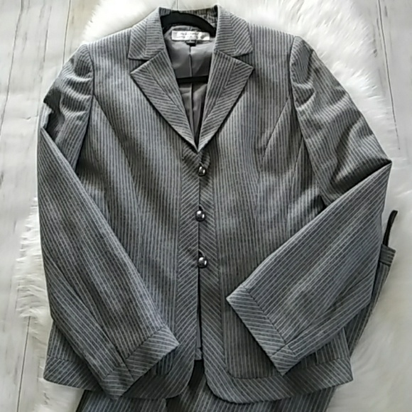 Tahari by ASL Pinstripe Jacket Pants Set Size 6. - Picture 2 of 8